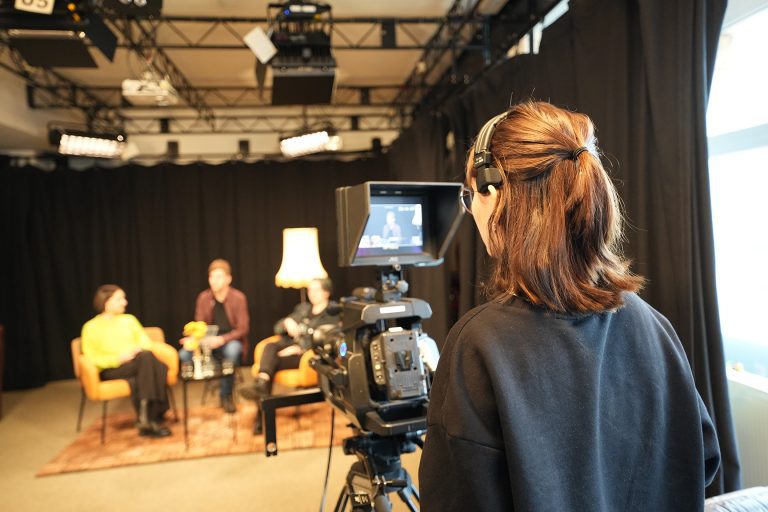 Fernsehstudioarbeit und Einblick in die Hochschule Merseburg